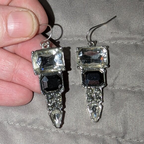 $1 with Bundle ~ Black & Clear Crystal Drop Earrings 4769 - Picture 1 of 3